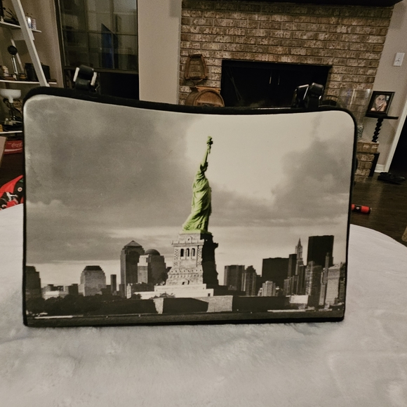 Statue of Liberty purse - Picture 2 of 7